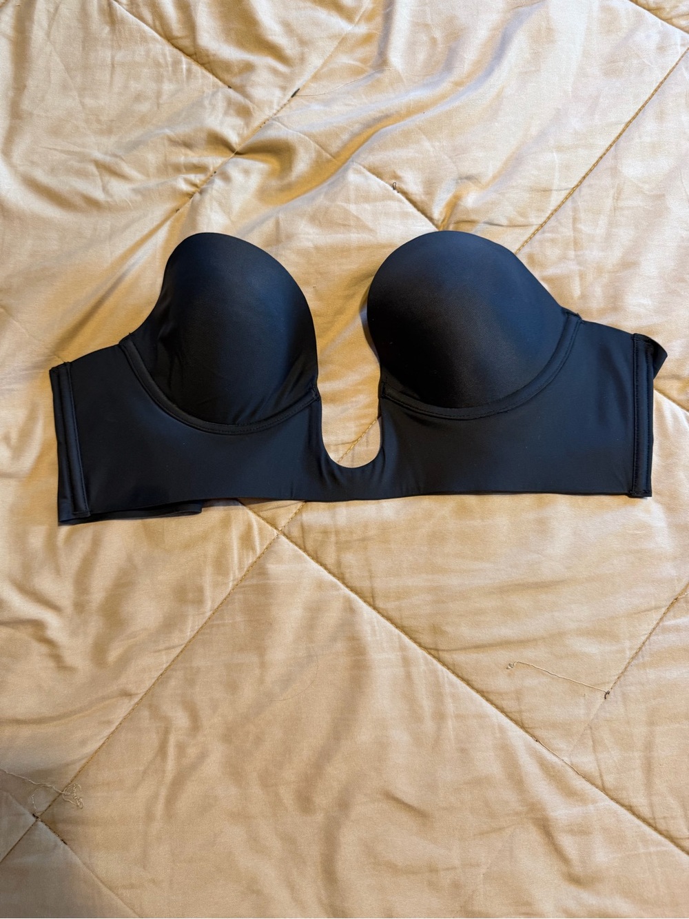 SKIMS Strapless U-Plunge Molded Cup Bra